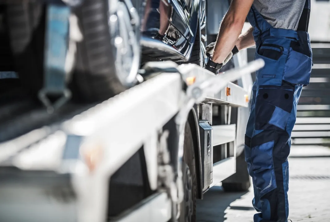 Washington tow truck driver loading a car onto a flatbed